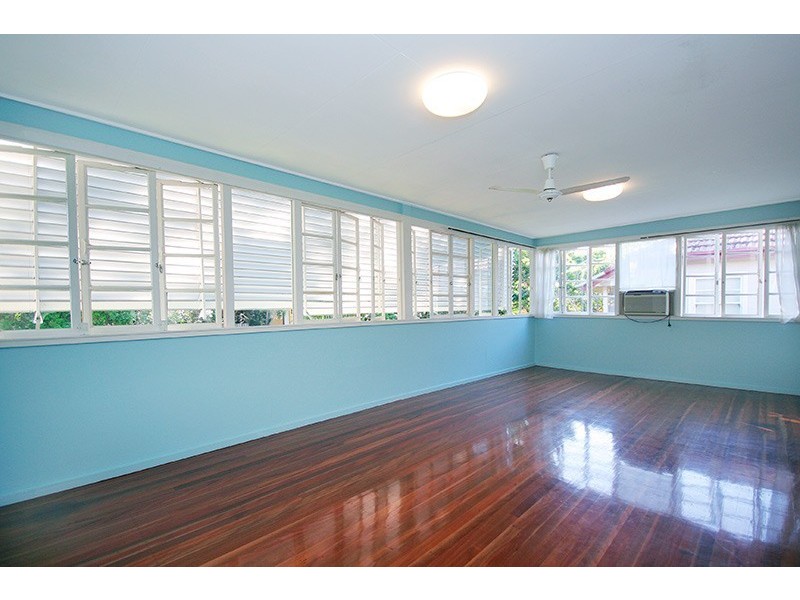 16 Nelson Street, Coorparoo QLD 4151