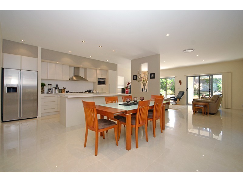 30 Melbourne Avenue, Camp Hill QLD 4152