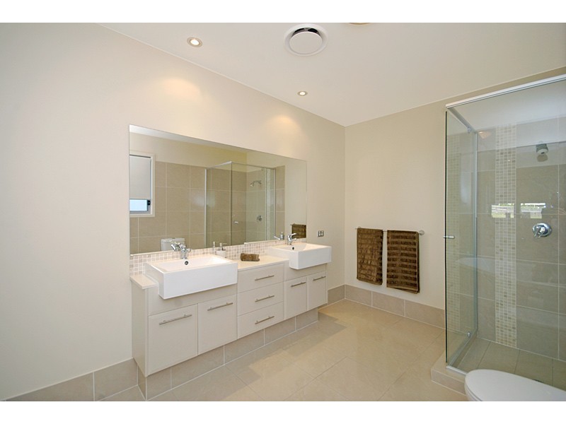 30 Melbourne Avenue, Camp Hill QLD 4152