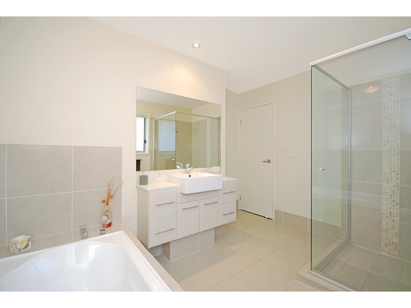 30 Melbourne Avenue, Camp Hill QLD 4152