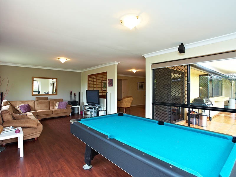 12 Narrabeen Crescent, Carindale QLD 4152