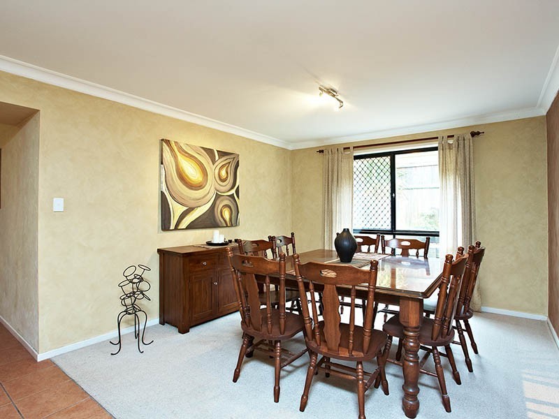 12 Narrabeen Crescent, Carindale QLD 4152