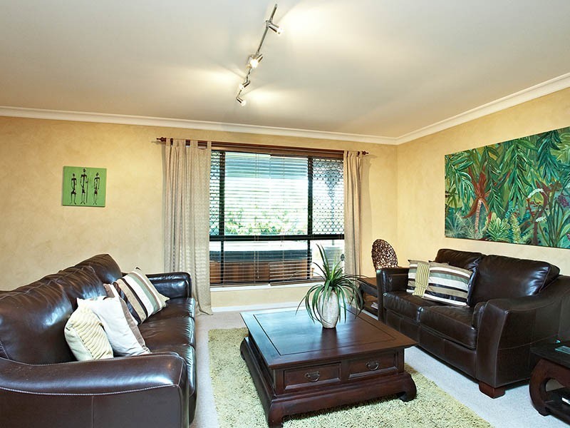 12 Narrabeen Crescent, Carindale QLD 4152