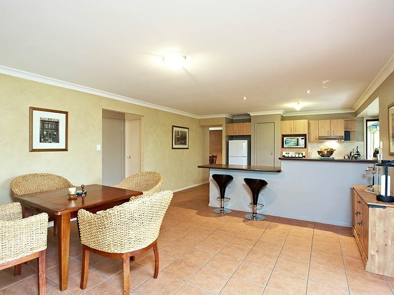 12 Narrabeen Crescent, Carindale QLD 4152