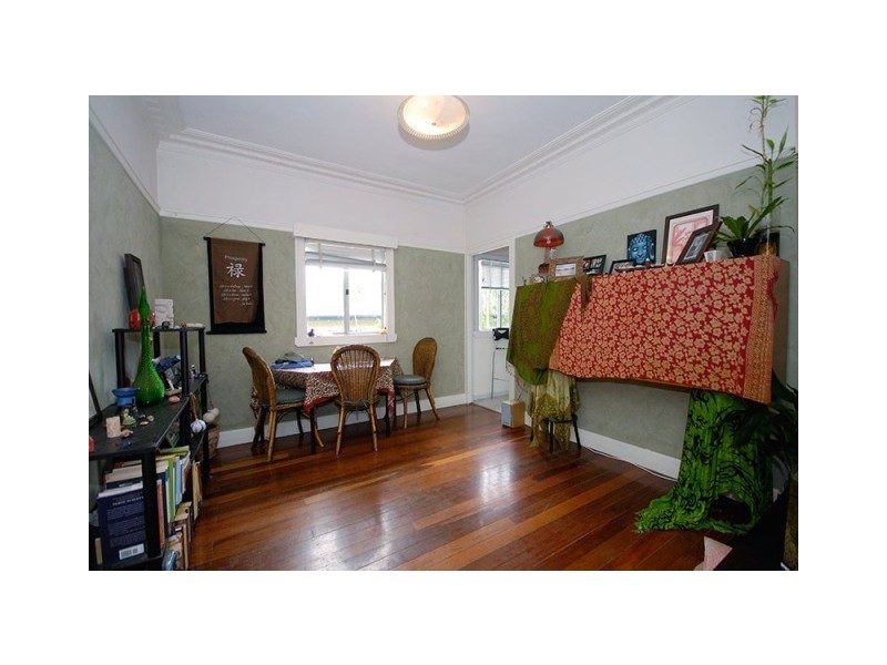 16 Hall Avenue, Norman Park QLD 4170