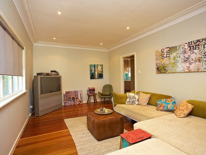 32 Derby Street, Coorparoo QLD 4151