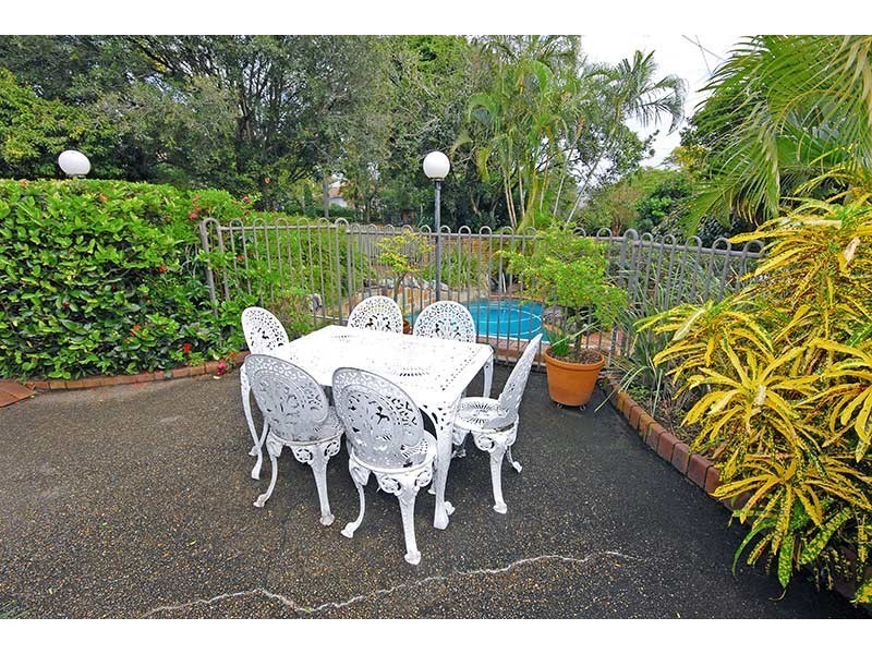 55 Henzell Terrace, Greenslopes QLD 4120