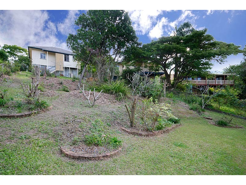 16 Hall Avenue, Norman Park QLD 4170
