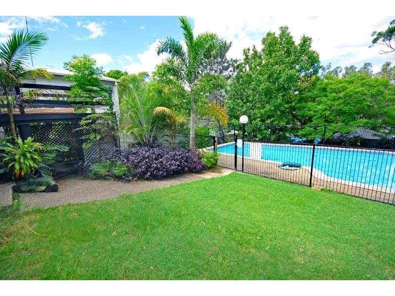 18 Dobbs Street, Holland Park West QLD 4121