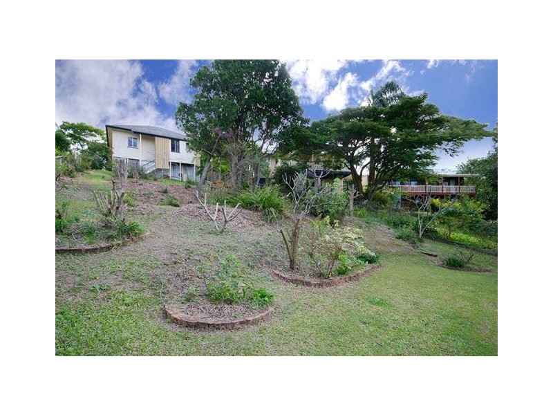 16 Hall Avenue, Norman Park QLD 4170