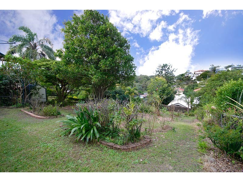 16 Hall Avenue, Norman Park QLD 4170