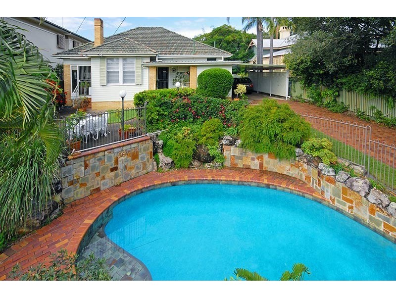 55 Henzell Terrace, Greenslopes QLD 4120