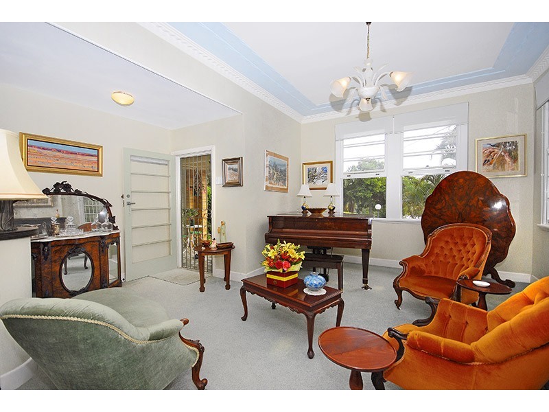 55 Henzell Terrace, Greenslopes QLD 4120