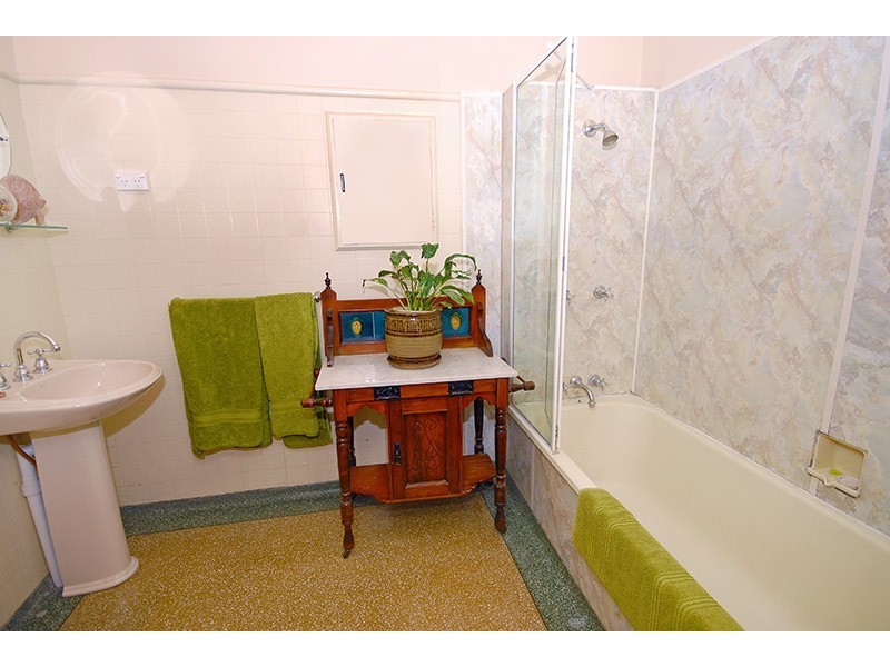 55 Henzell Terrace, Greenslopes QLD 4120