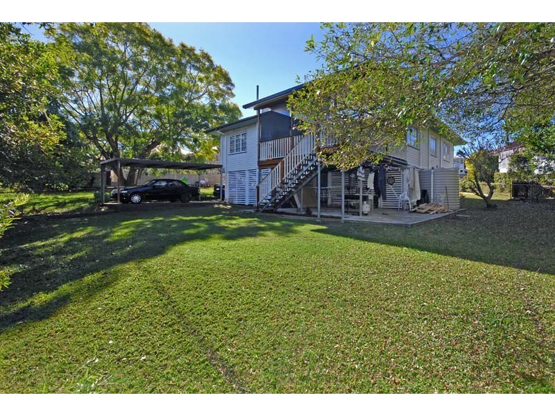 9 Gibson Crescent, Holland Park QLD 4121