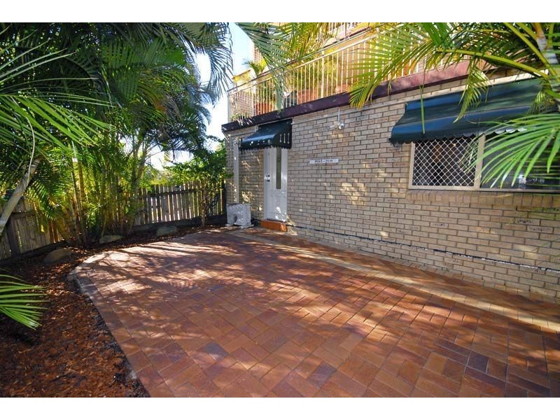 2/27 Nelson Street, Coorparoo QLD 4151