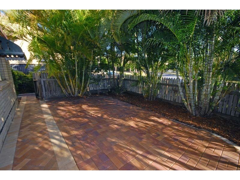 2/27 Nelson Street, Coorparoo QLD 4151