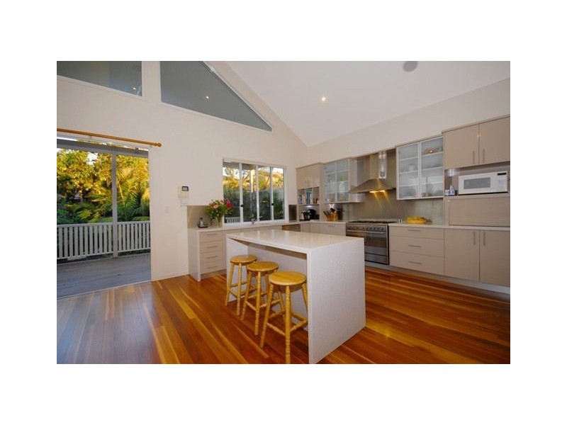 69 Thackeray Street, Norman Park QLD 4170