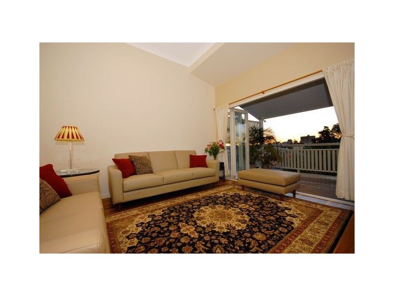 69 Thackeray Street, Norman Park QLD 4170