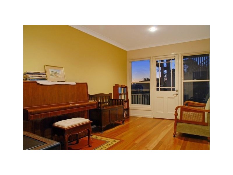 69 Thackeray Street, Norman Park QLD 4170