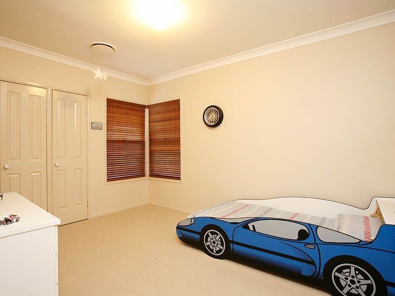 16 Sumner Place, Carindale QLD 4152