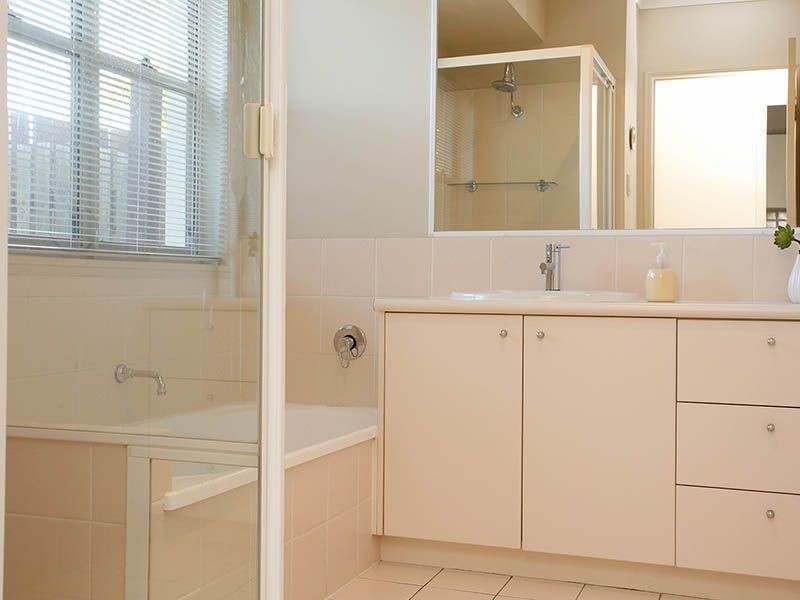 16 Sumner Place, Carindale QLD 4152