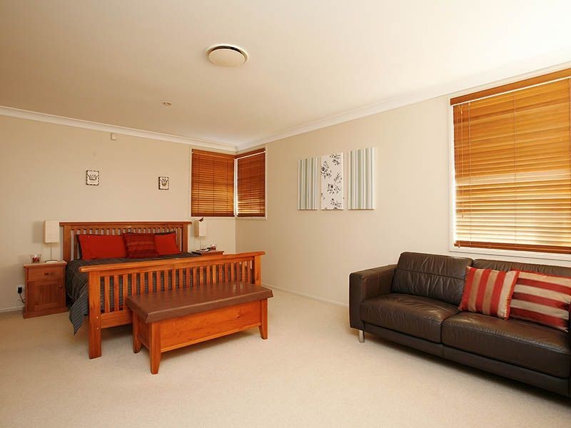 16 Sumner Place, Carindale QLD 4152