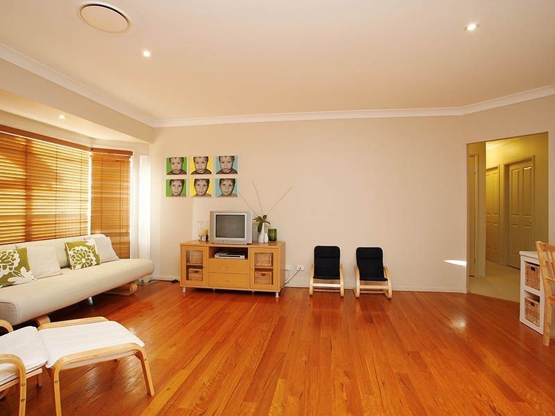 16 Sumner Place, Carindale QLD 4152