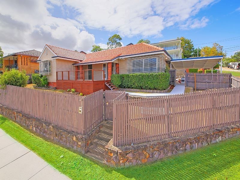 2 Sirius Street, Coorparoo QLD 4151