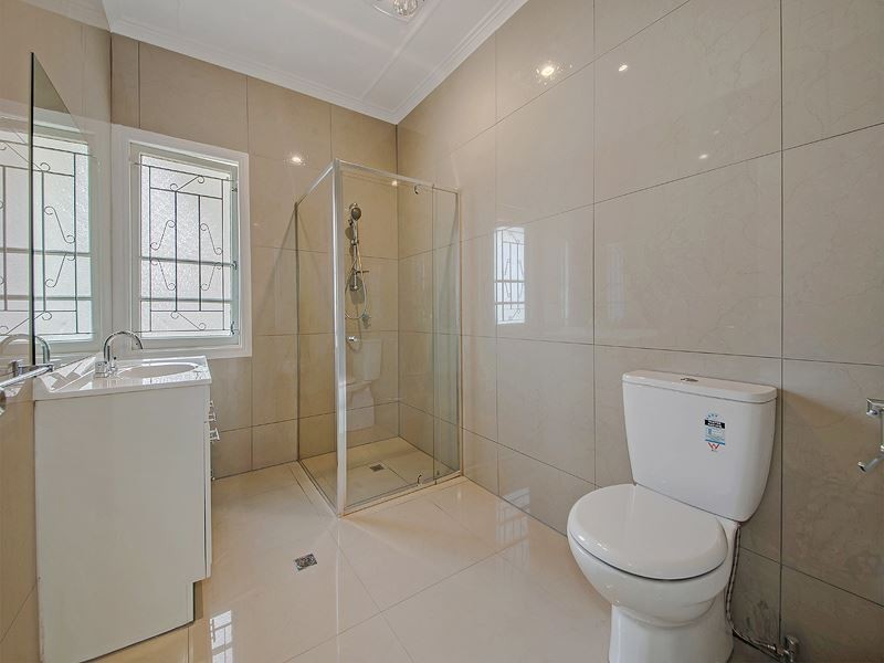 2 Sirius Street, Coorparoo QLD 4151