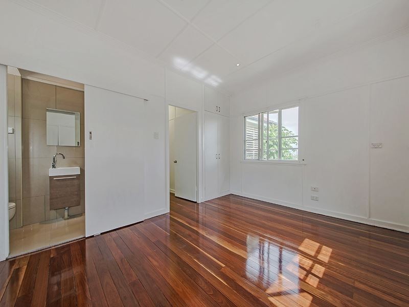 2 Sirius Street, Coorparoo QLD 4151