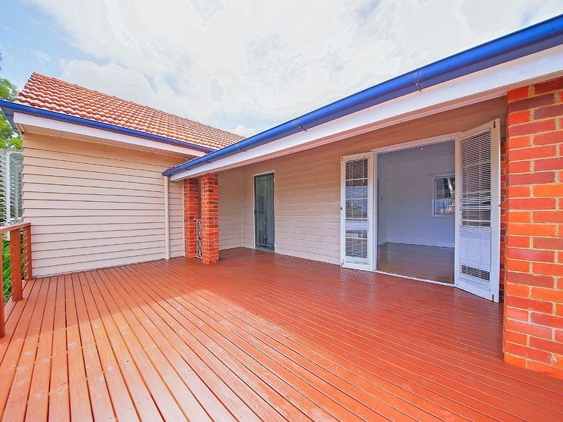 2 Sirius Street, Coorparoo QLD 4151