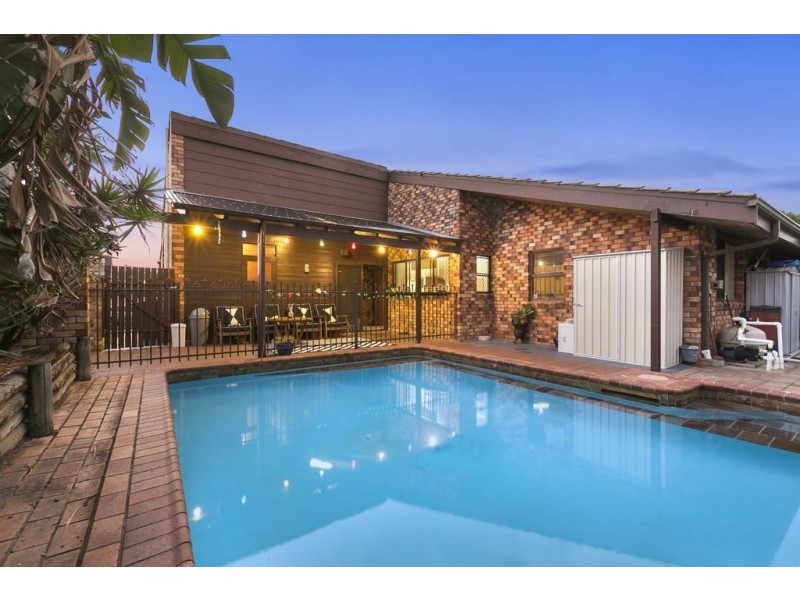 2 Ambrosius Street, Carindale QLD 4152