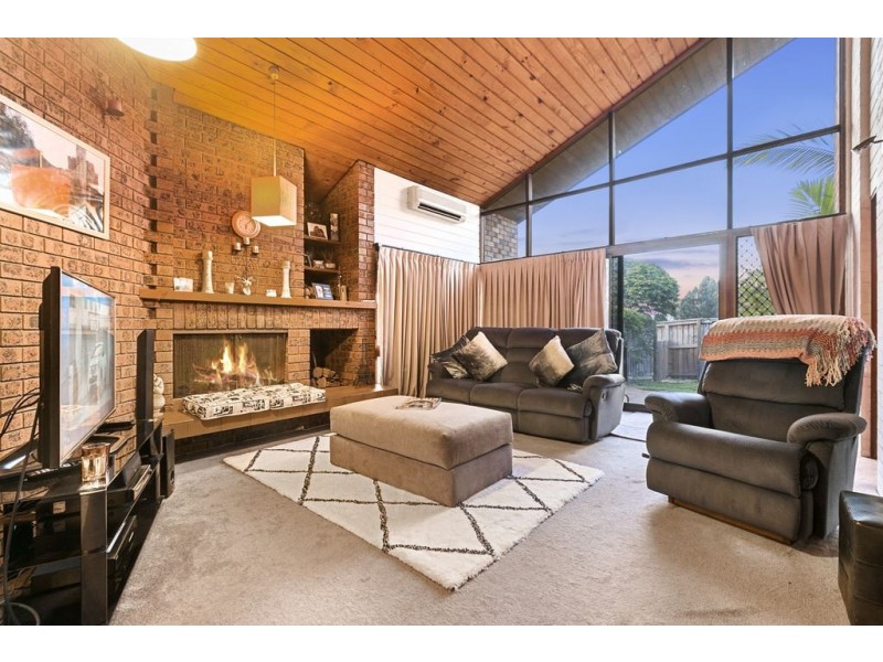 2 Ambrosius Street, Carindale QLD 4152