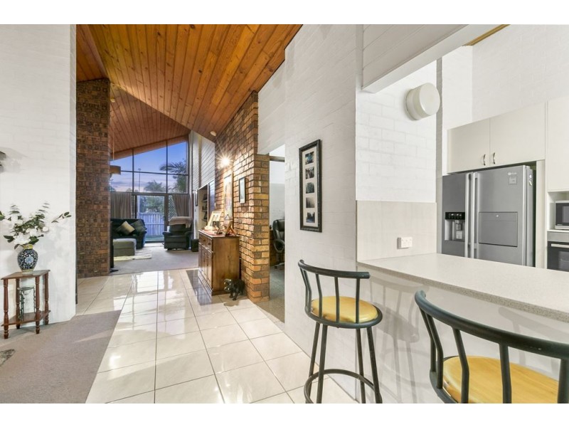 2 Ambrosius Street, Carindale QLD 4152