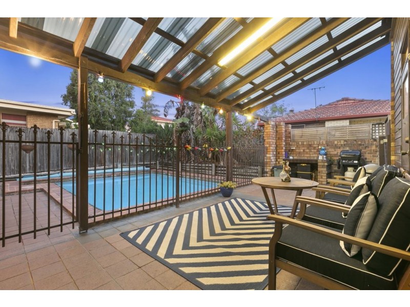 2 Ambrosius Street, Carindale QLD 4152