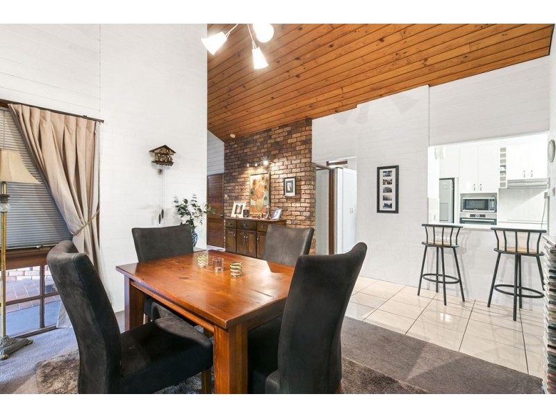 2 Ambrosius Street, Carindale QLD 4152