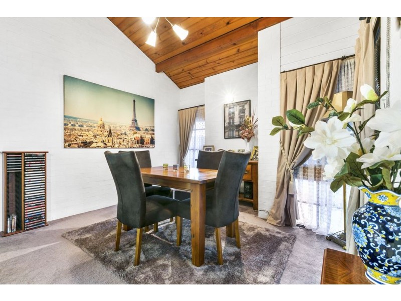 2 Ambrosius Street, Carindale QLD 4152