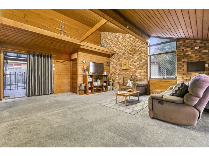 2 Ambrosius Street, Carindale QLD 4152