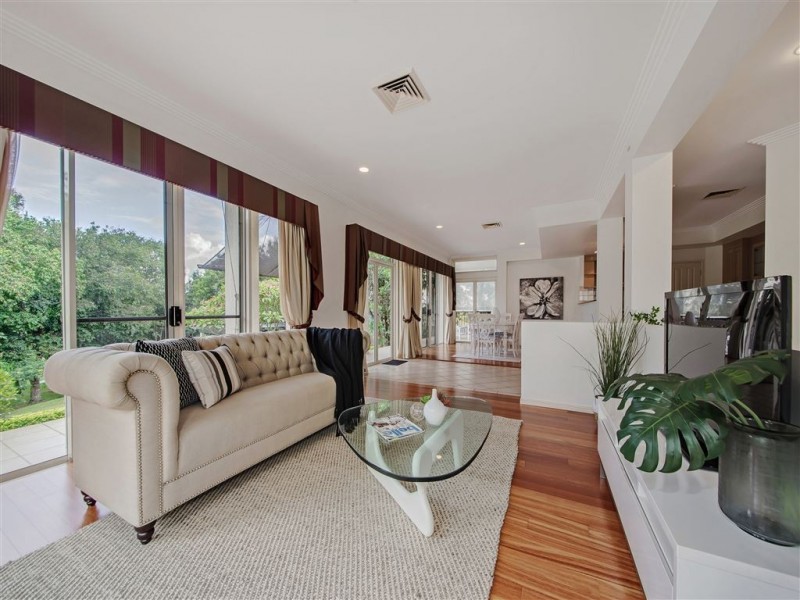 53 Fairway Place, Carindale QLD 4152