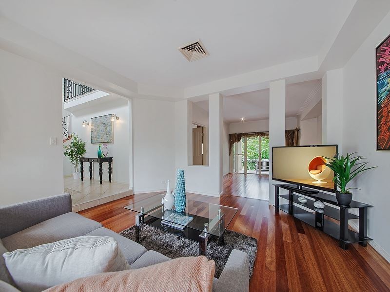 53 Fairway Place, Carindale QLD 4152