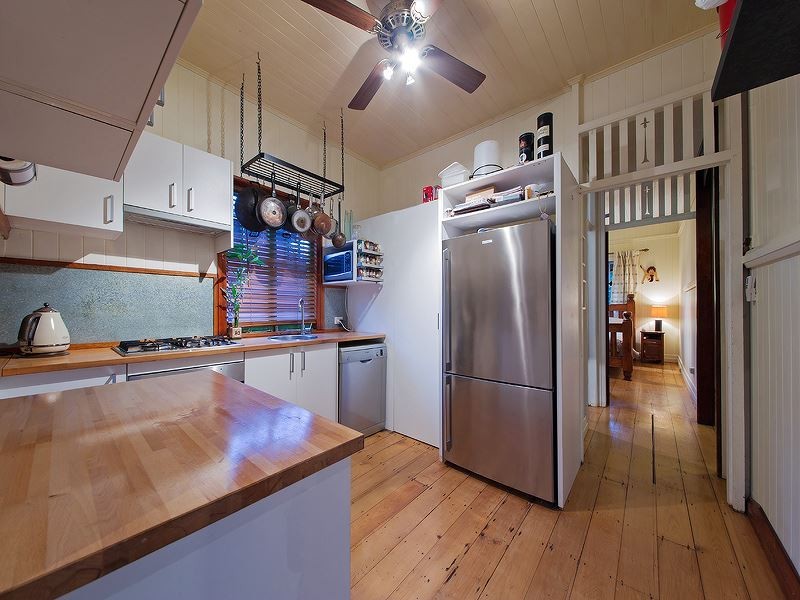 277 Bennetts Road, Norman Park QLD 4170
