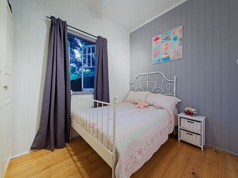 277 Bennetts Road, Norman Park QLD 4170
