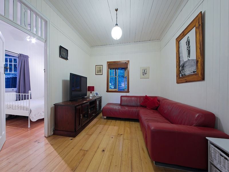 277 Bennetts Road, Norman Park QLD 4170