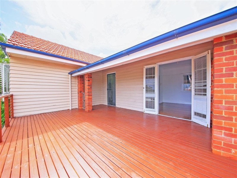 2 Sirius Street, Coorparoo QLD 4151