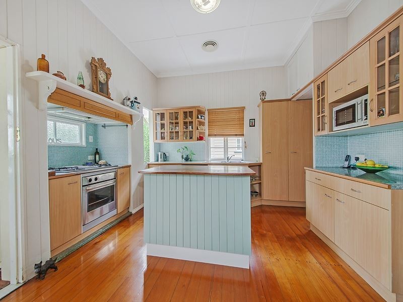 90 Bennetts Road, Camp Hill QLD 4152