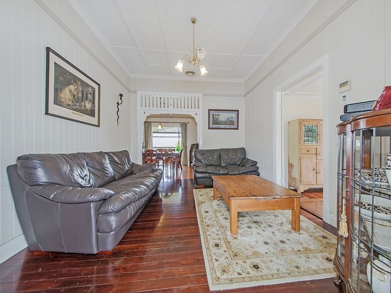 90 Bennetts Road, Camp Hill QLD 4152