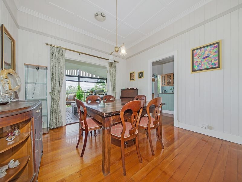 90 Bennetts Road, Camp Hill QLD 4152