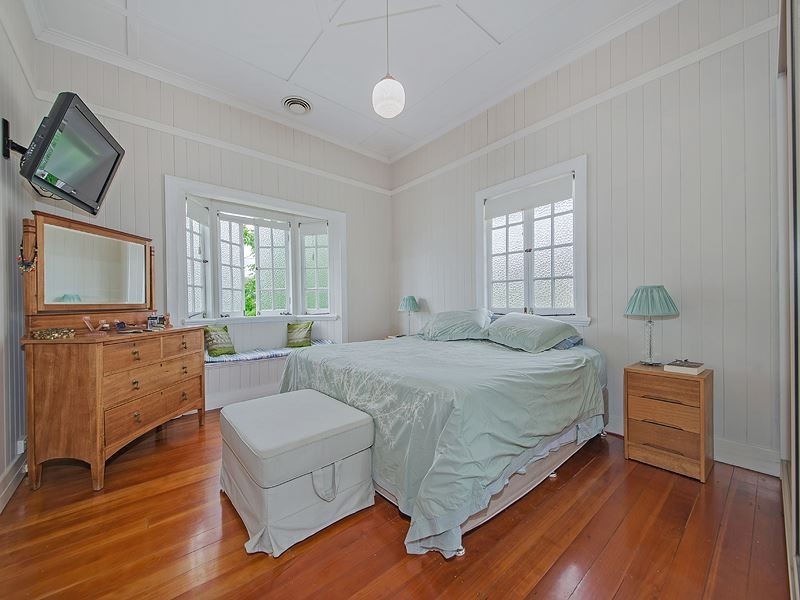 90 Bennetts Road, Camp Hill QLD 4152