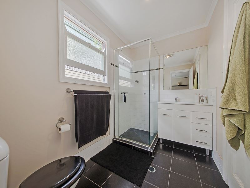 90 Bennetts Road, Camp Hill QLD 4152